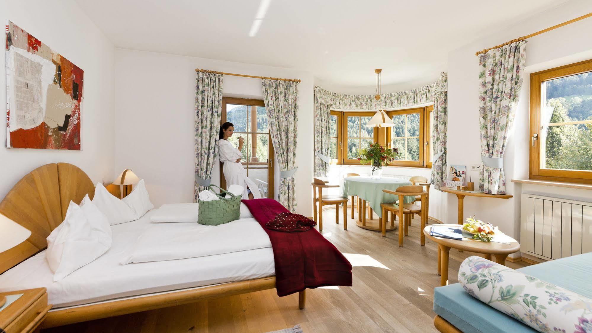 Taubers Bio Vitalhotel Chienes Luaran gambar